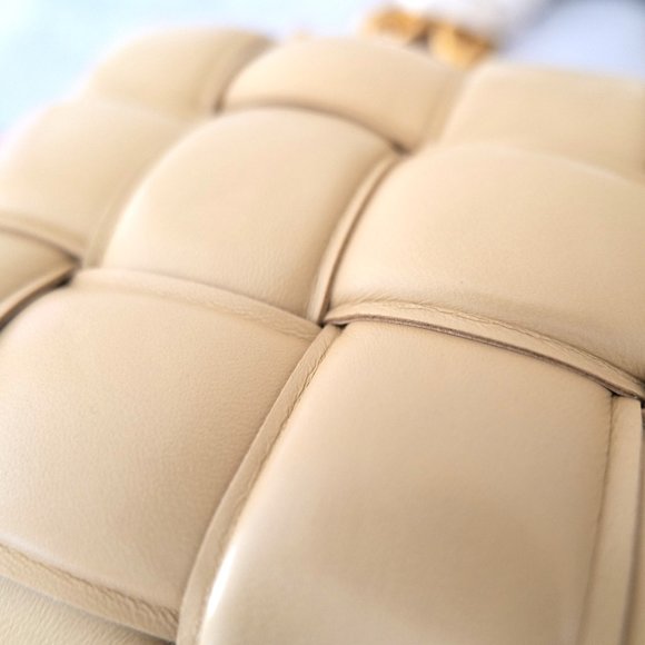 BRAND NEW NEVER USED BOTTEGA VENETA CHAIN CASSETTE BAG - BEIGE - Picture 4 of 16